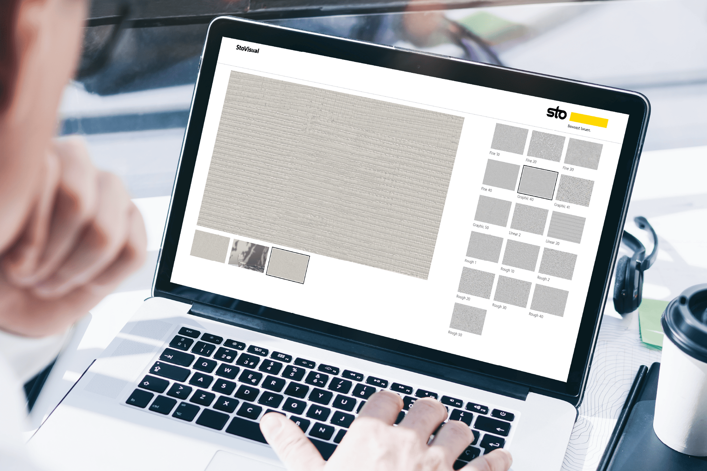 Architekt am Laptop bei der Nutzung von StoVisual