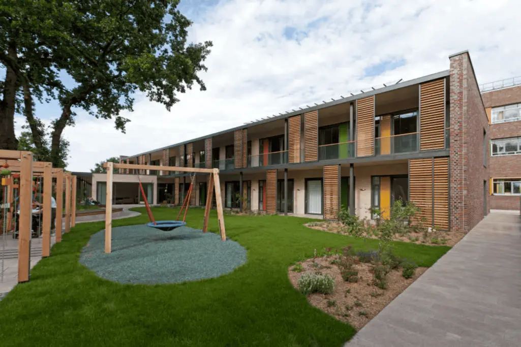 Innenhof des AKK Altonaer Kinderkrankenhauses in Hamburg