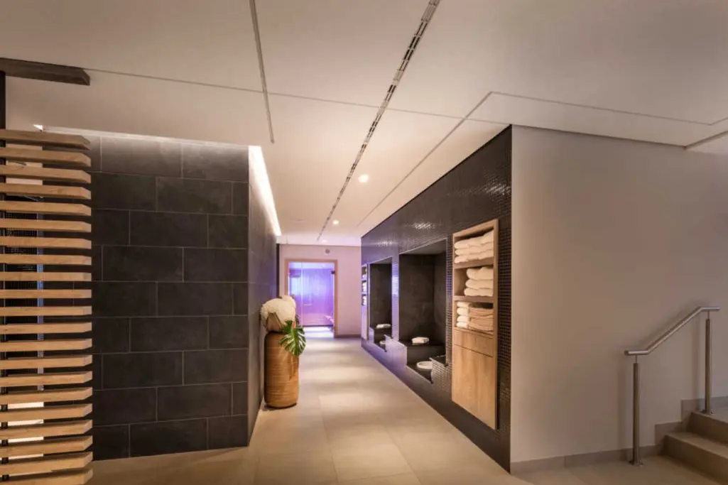 Wellnessflur im Golfhotel Öschberghof bei Donaueschingen.
