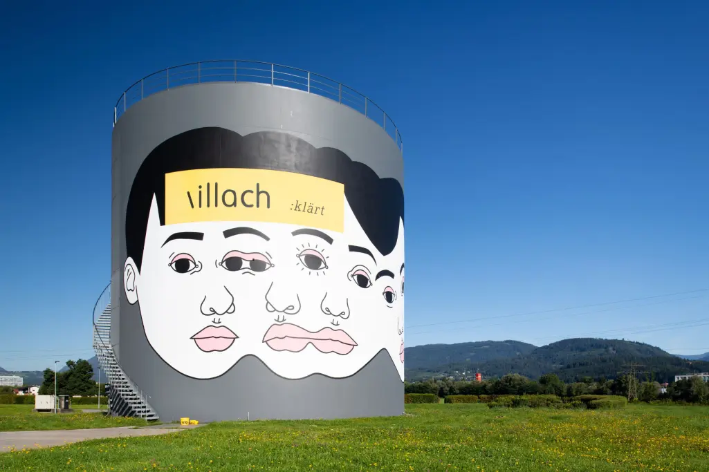 Gasturm der Kläranlage St. Agathen mit Street-Art, umgesetzt mit StoColor Dryonic.
