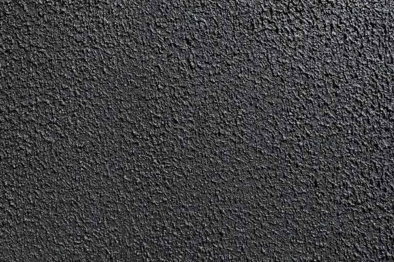 StoColor X-black, Fassadenfarbe mit NIR-Reflexion, dunkle Fassade Fitness Resort