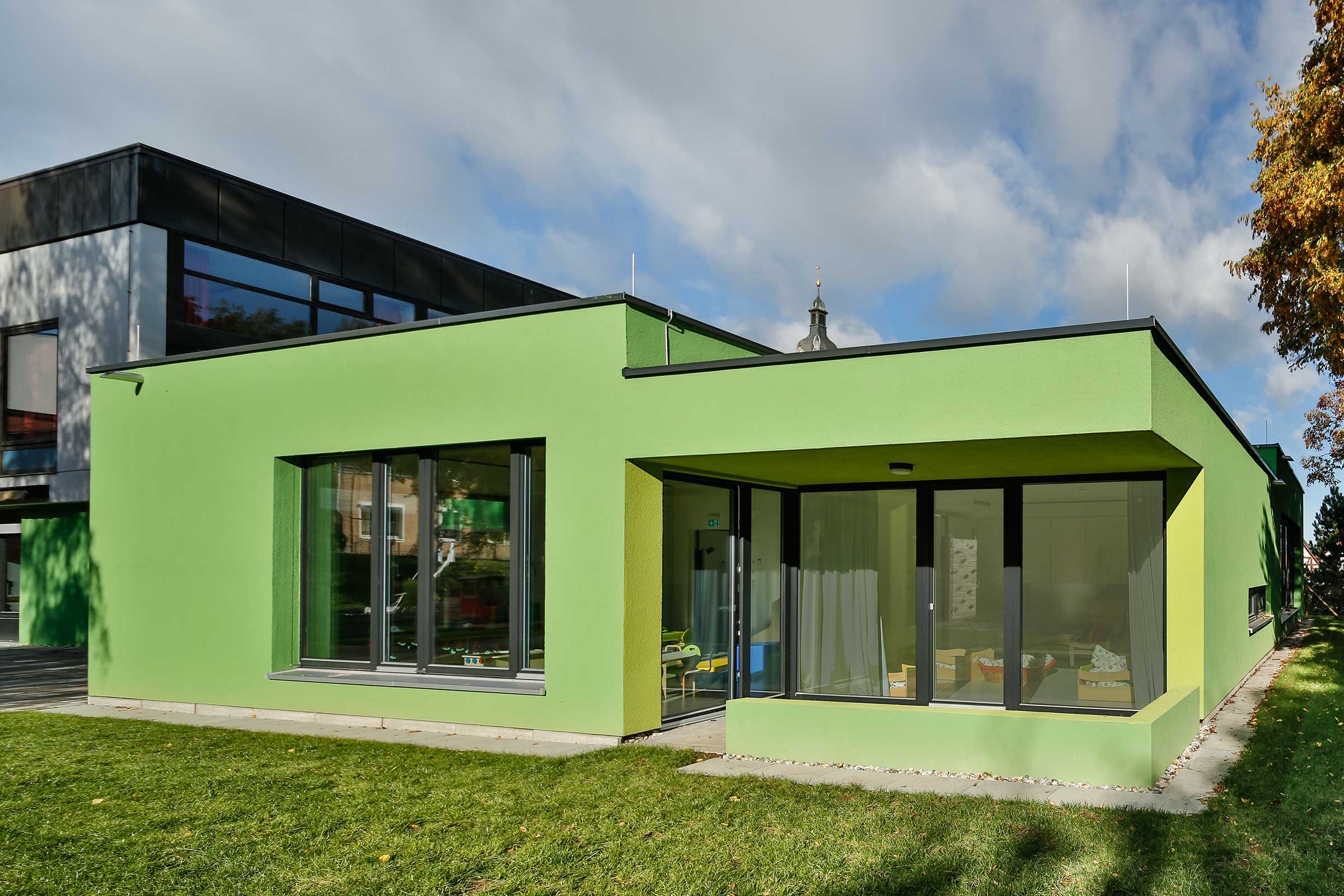 WDVS-Dämmung mit StoTherm Wood, nachhaltige WDVS-Fassade in Grün