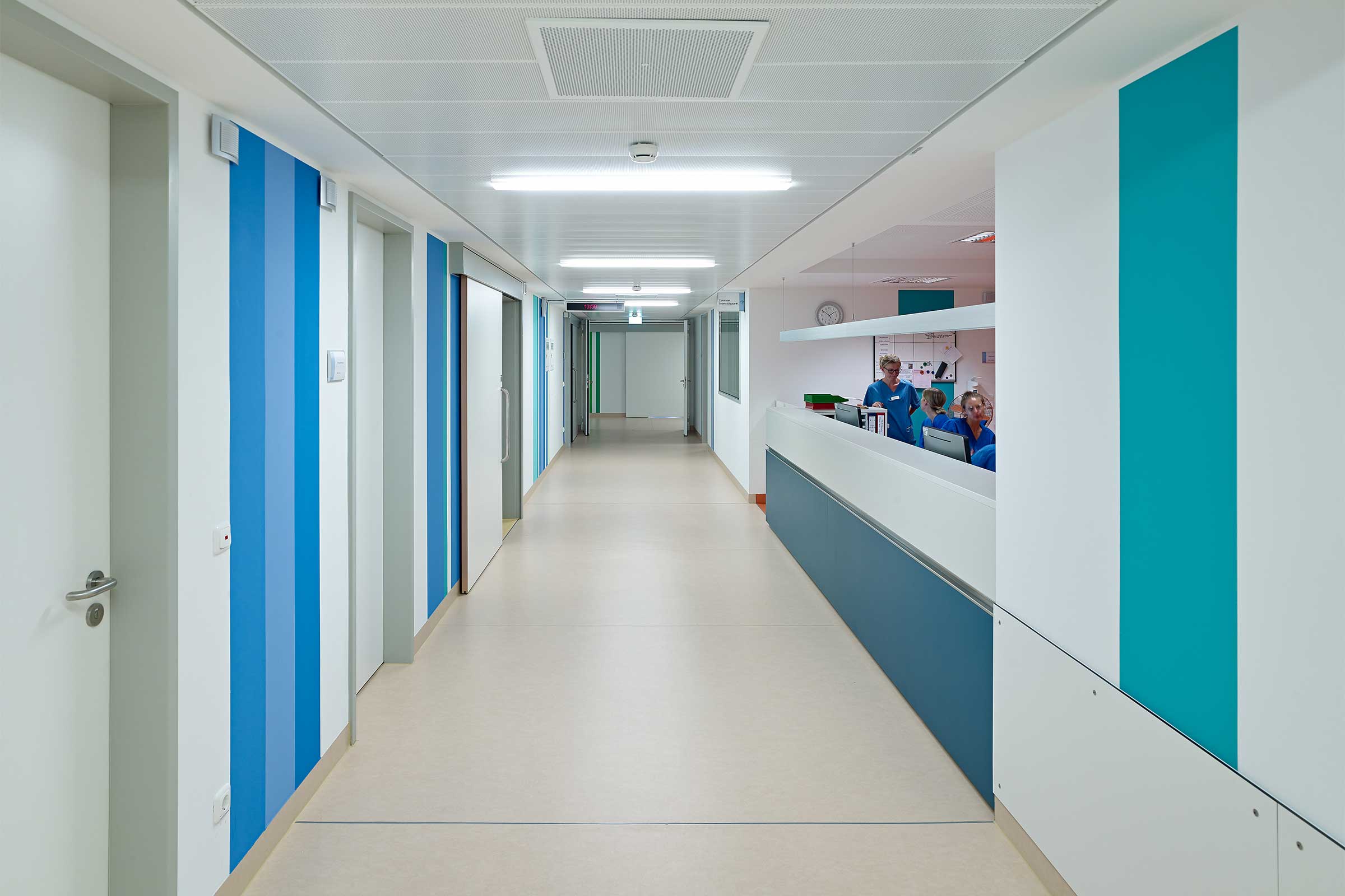 Waschfeste Wandfarbe StoColor PuraClean im Einsatz an Wänden eines Krankenhauses.