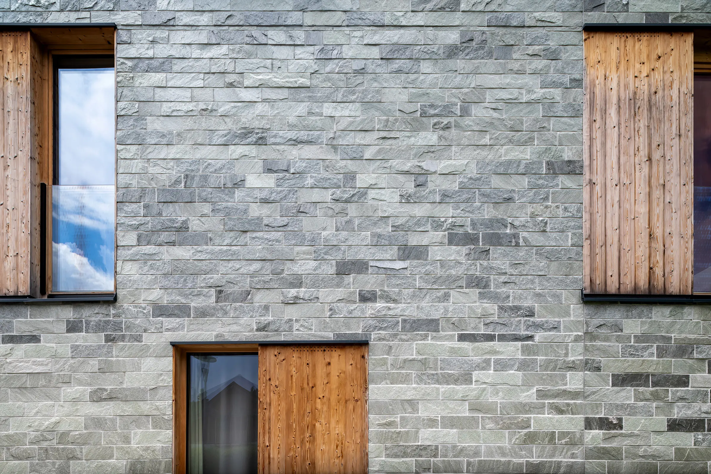 Aparthotel Chalina, Leutschach, Tirol, StoStone gedämmte Steinfassad, Rauriser Natursteinriemchen