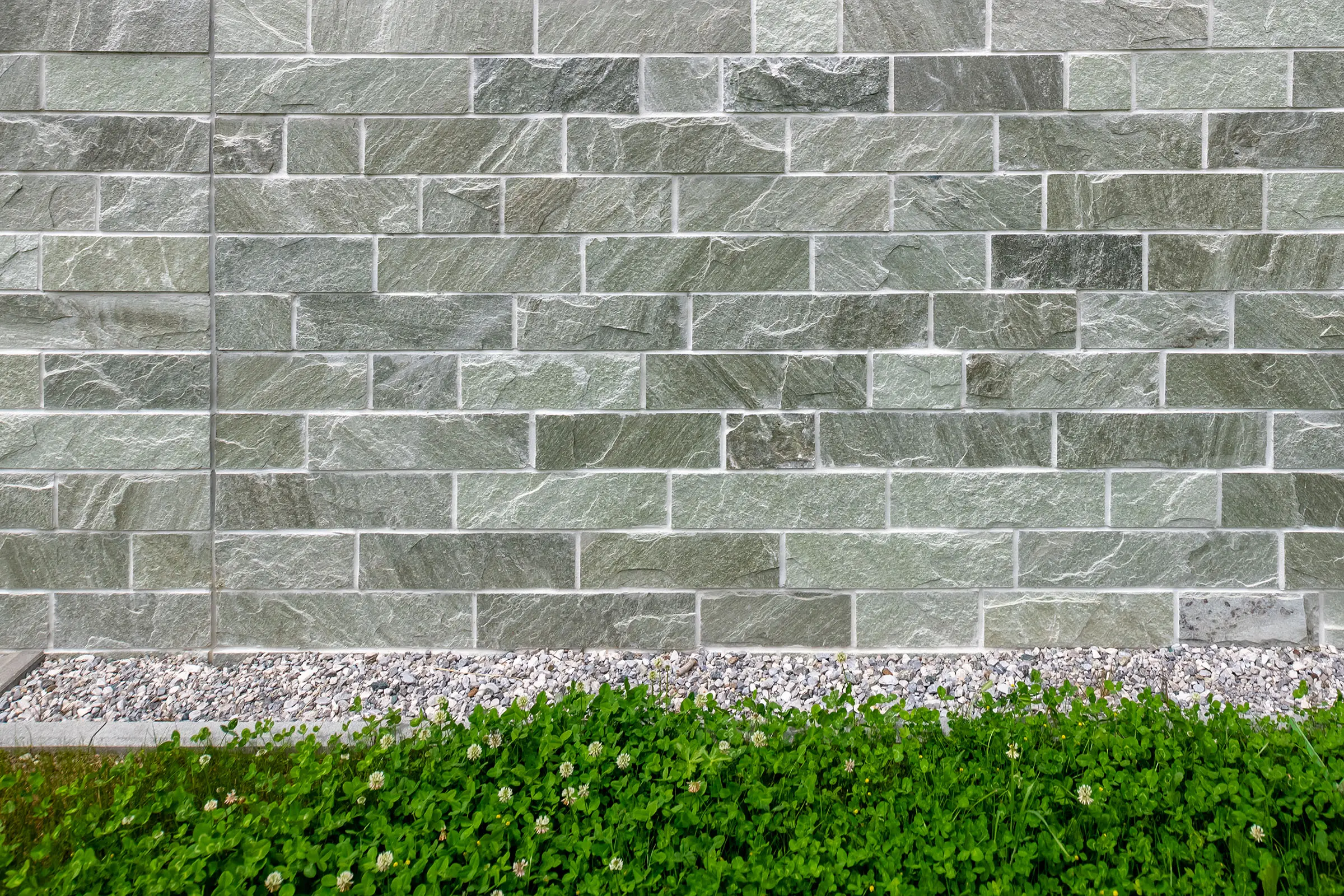 Aparthotel Chalina, Leutschach, Tirol, StoStone gedämmte Steinfassad, Rauriser Natursteinriemchen