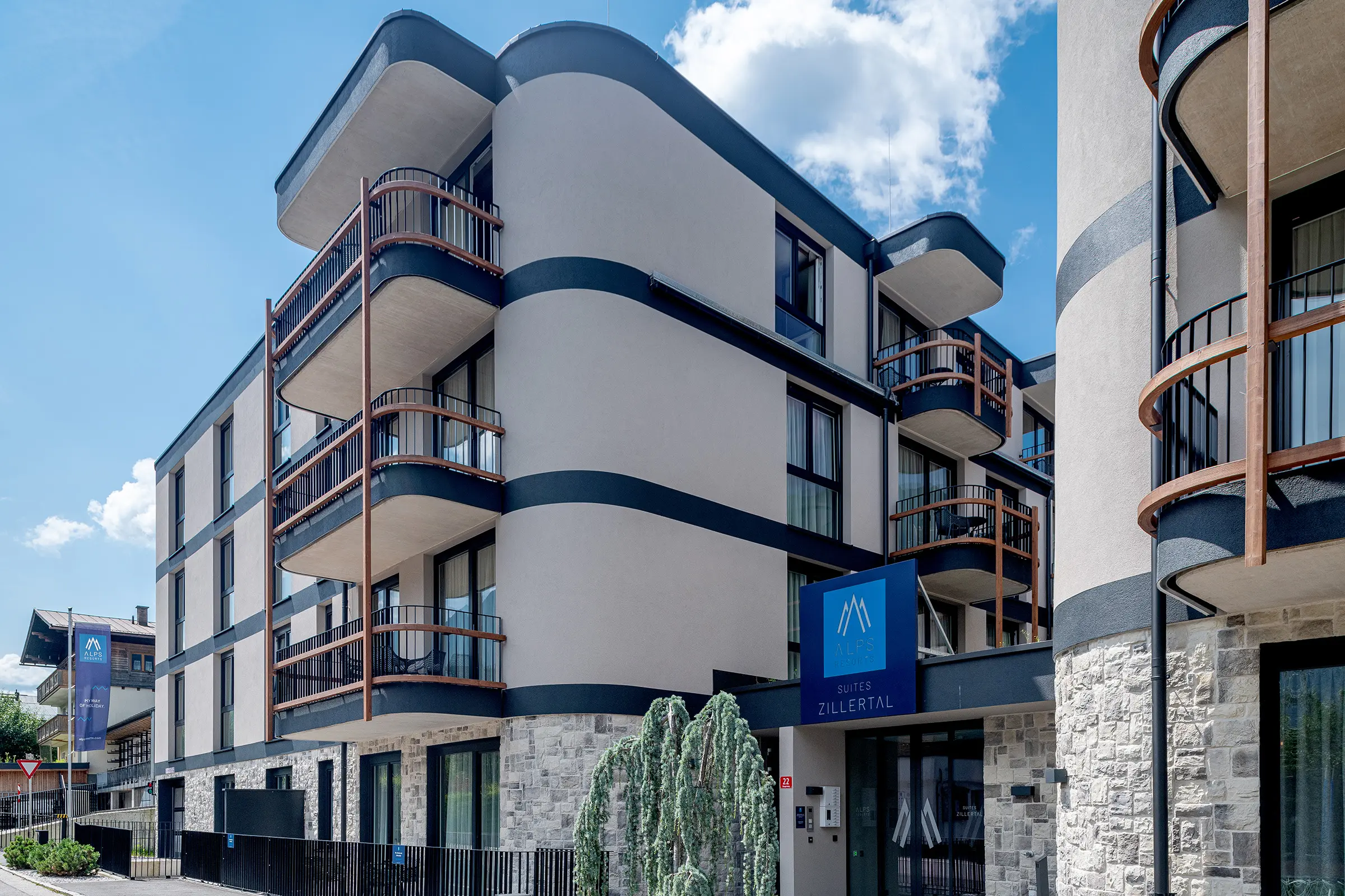 Aureus Prime Resort, Fügen, StoCresto S, plastische Steinverblender, Fassade, StoTherm Wood