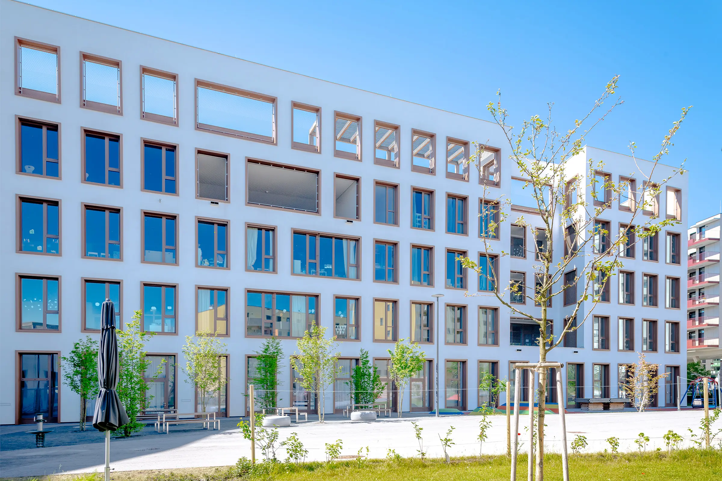 Bildungscampus Azgersdorf, StoVentec R, Vorgehängte hinterlüftete Fassade