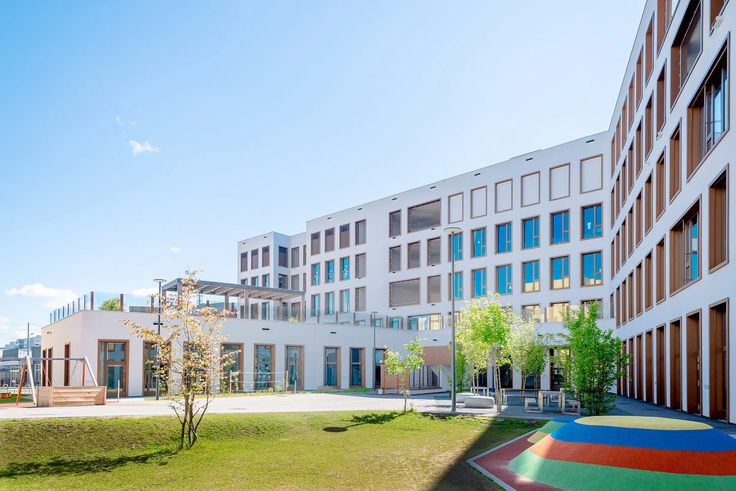 Bildungscampus Azgersdorf, StoVentec R, Vorgehängte hinterlüftete Fassade