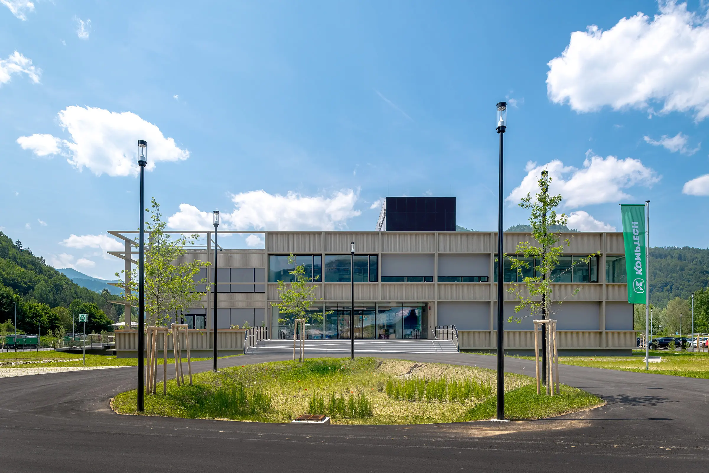 Komptech Headquarter, StoVentec Photovoltaics Inlay, Photovoltaik an der Fassade