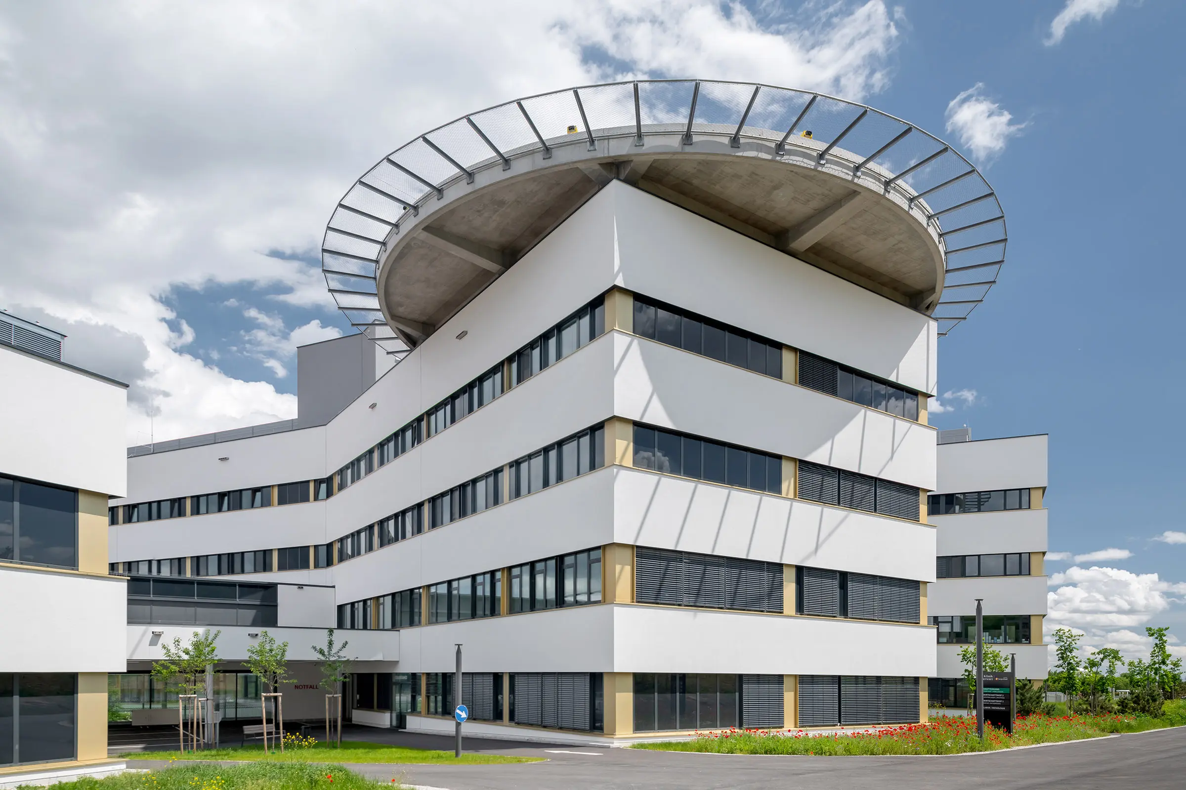 Krankenhaus Oberwart, StoVentec R, Vorgehänges hinterlüftetes Fassadendämmsystem, VHF, Fassadenputz