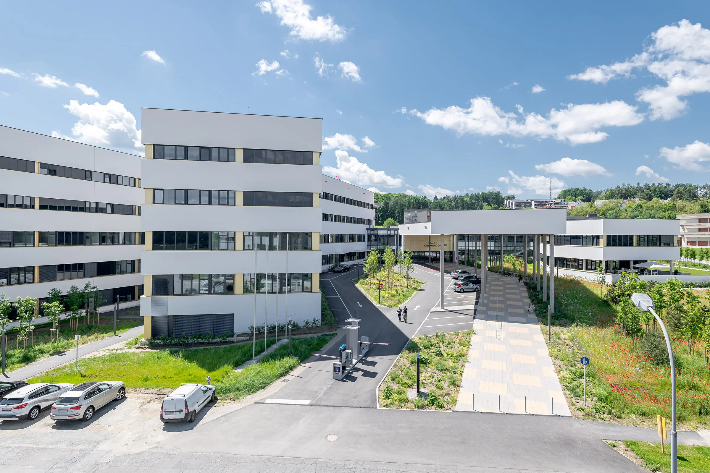 Krankenhaus Oberwart, StoVentec R, Vorgehänges hinterlüftetes Fassadendämmsystem, VHF, Fassadenputz