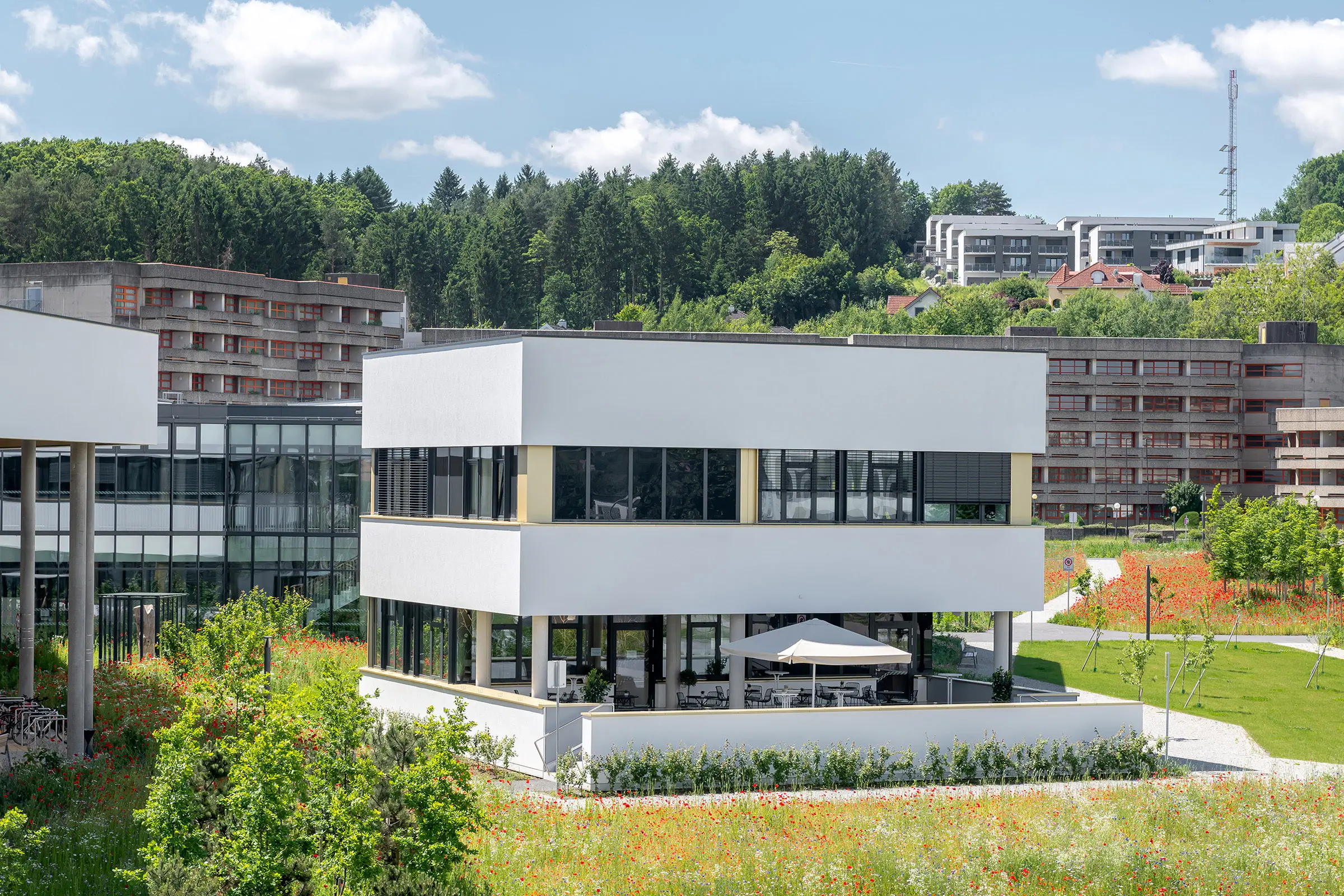 Krankenhaus Oberwart, StoVentec R, Vorgehänges hinterlüftetes Fassadendämmsystem, VHF, Fassadenputz