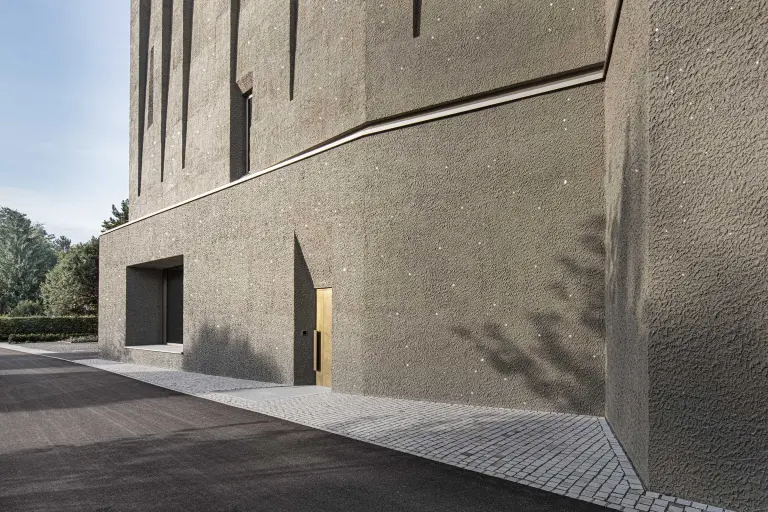 Fassadenputz mit Glitzereffekt am MAC Museum in Singen, StoSignature Putztechnik mit Glassplitt