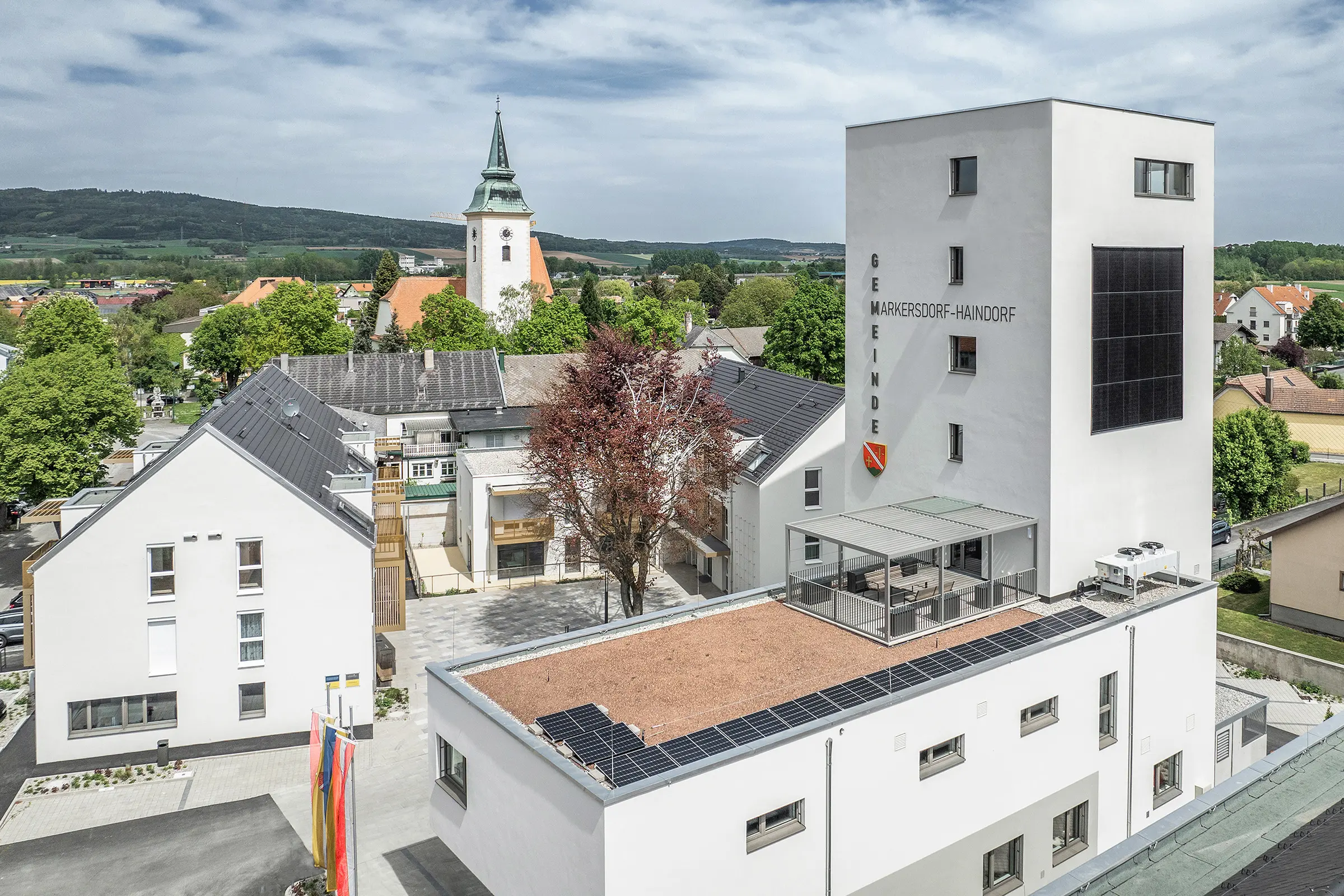 Markersdorf Zentrumsentwicklung, StoVente Photovoltaics Inlay, Photovoltaik, Fassadenbegrünung