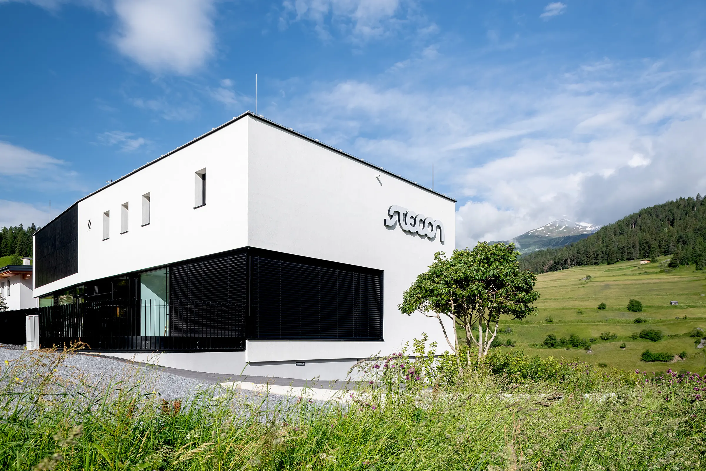 Stecon GmbH., Nauders, StoVentec Photovoltaics Inlay, Photovoltaik an der Fassade